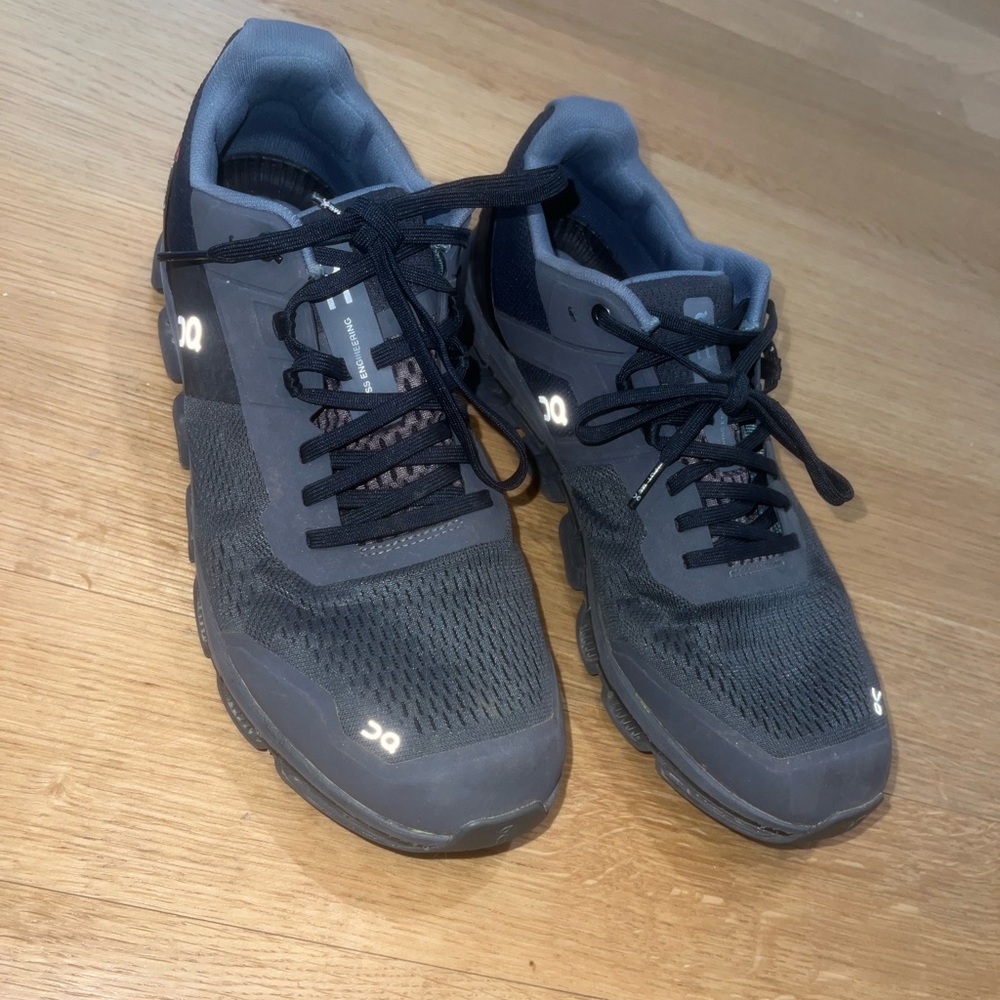 On Cloud men’s sneakers